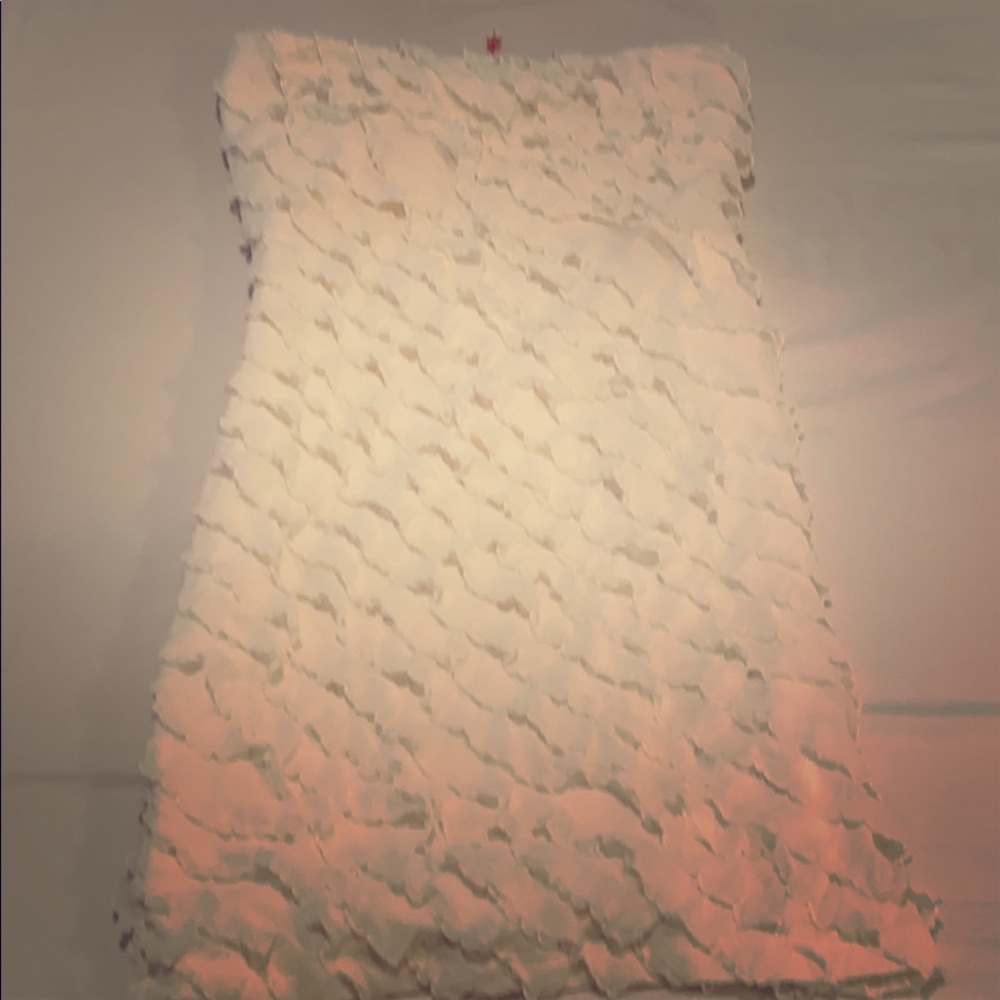 Sleeveless and strapless dress